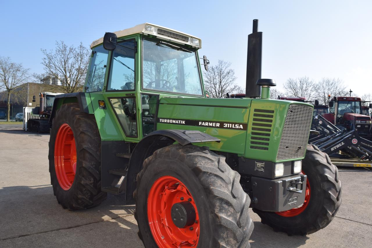 Fendt Farmer 311 LSA - Трактор: фото 1 Fendt Farmer 311 LSA - Трактор: фото 1