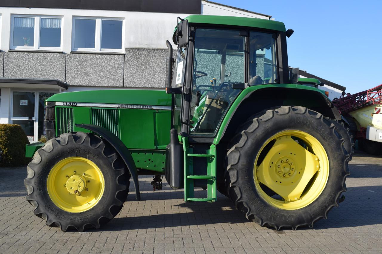 John Deere 6510 - Трактор: фото 1 John Deere 6510 - Трактор: фото 1