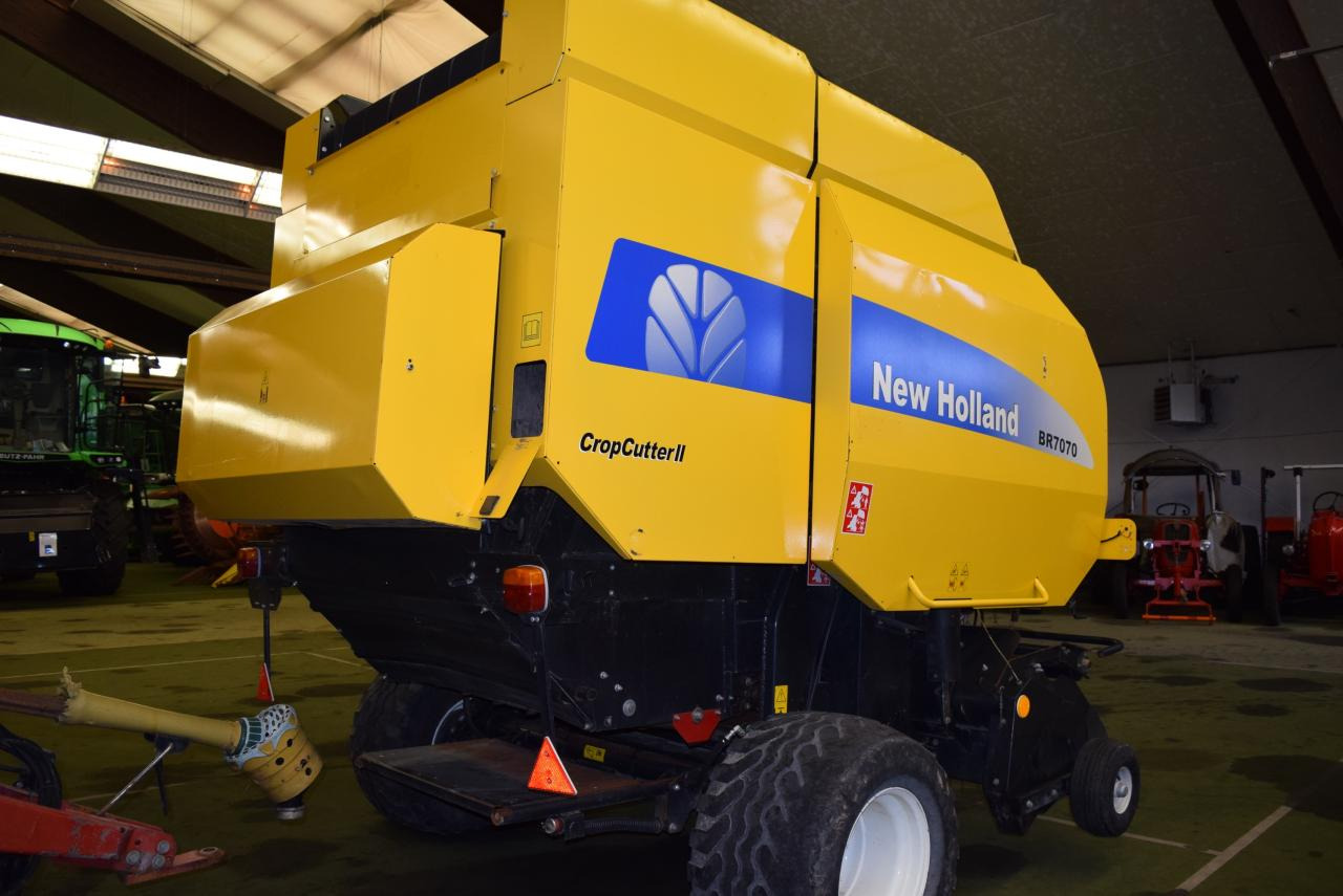 New Holland BR 7070 Crop Cutter II - Пресс-подборщик рулонный: фото 4 New Holland BR 7070 Crop Cutter II - Пресс-подборщик рулонный: фото 4