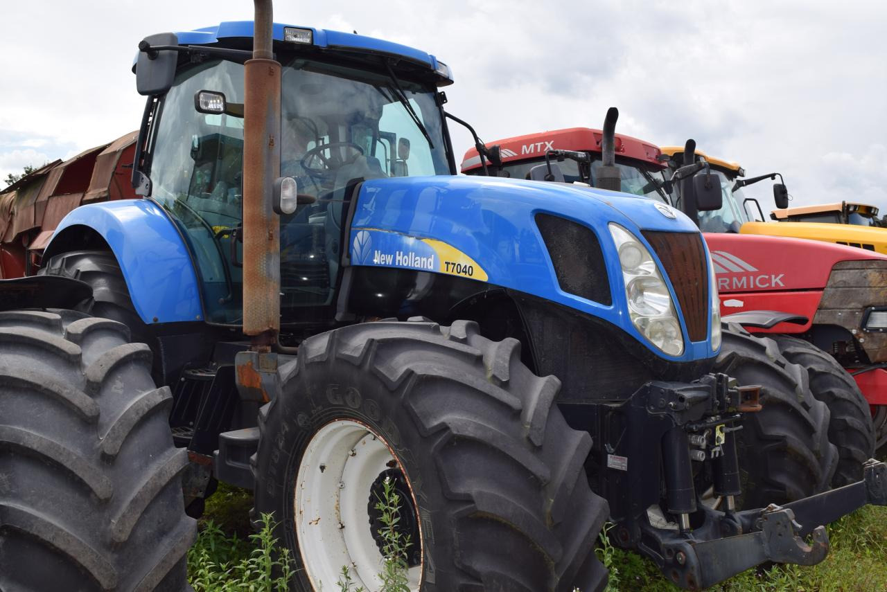 New Holland T 7040 - Трактор: фото 1 New Holland T 7040 - Трактор: фото 1