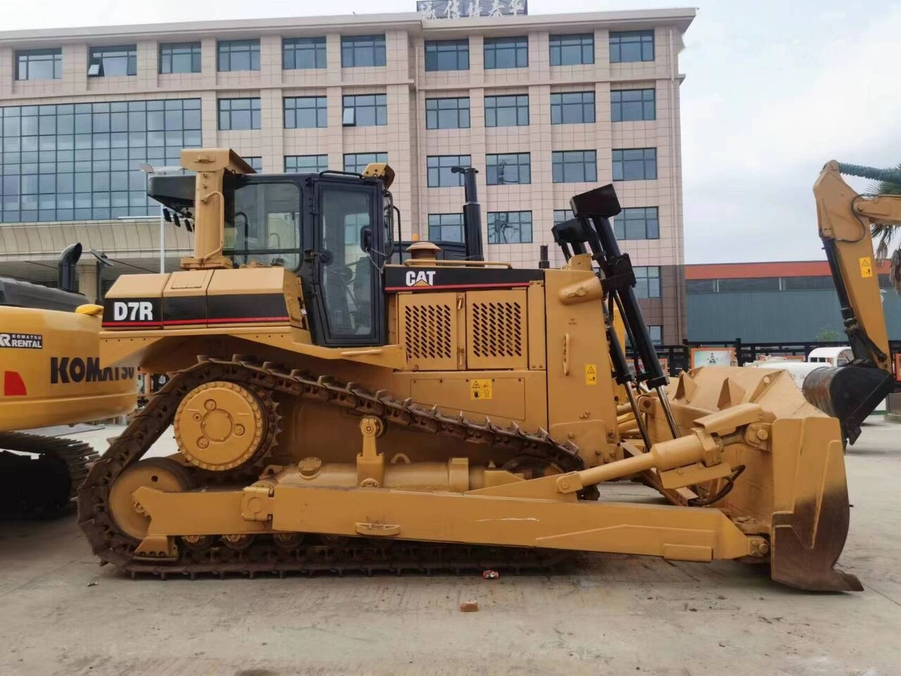 Caterpillar D7R - Бульдозер: фото 1 Caterpillar D7R - Бульдозер: фото 1