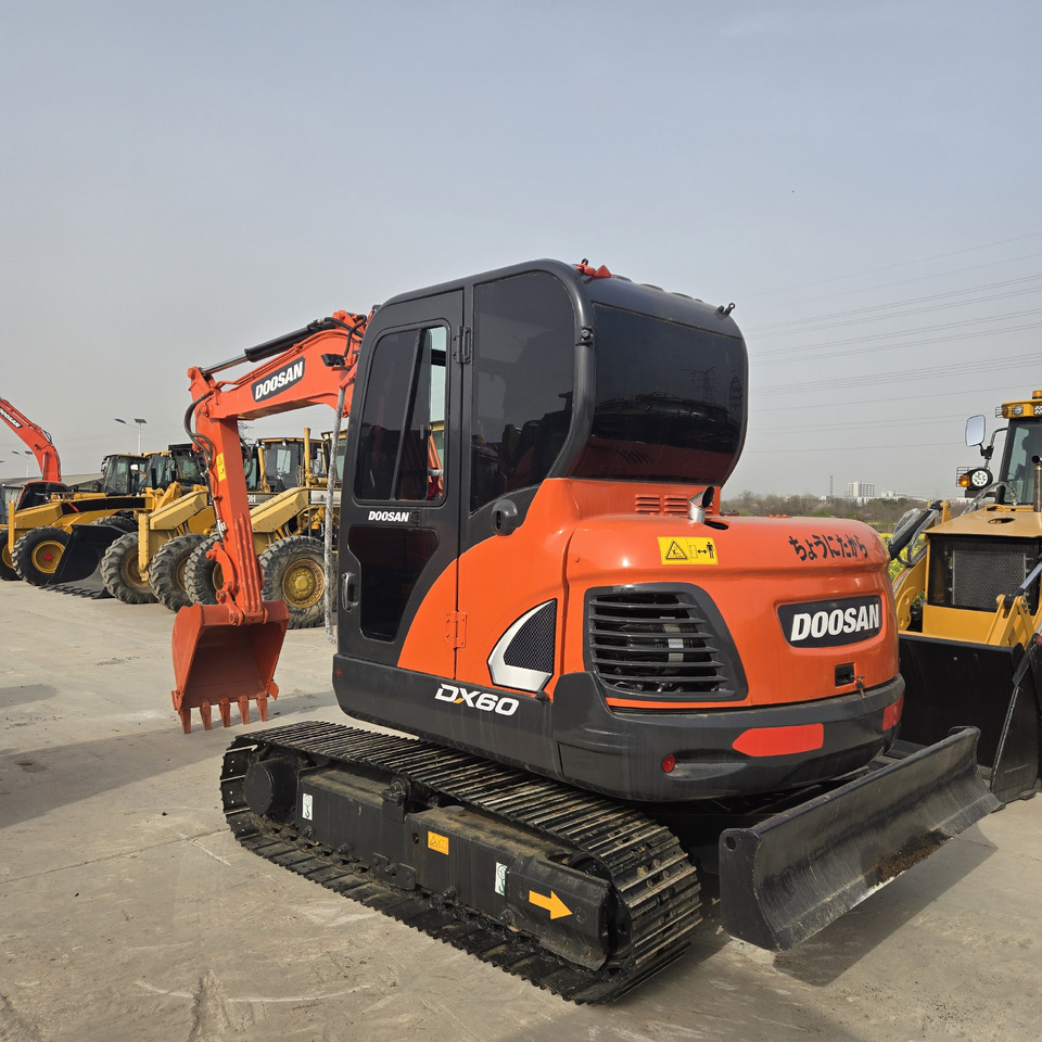 Doosan DX60 - Гусеничный экскаватор: фото 3 Doosan DX60 - Гусеничный экскаватор: фото 3