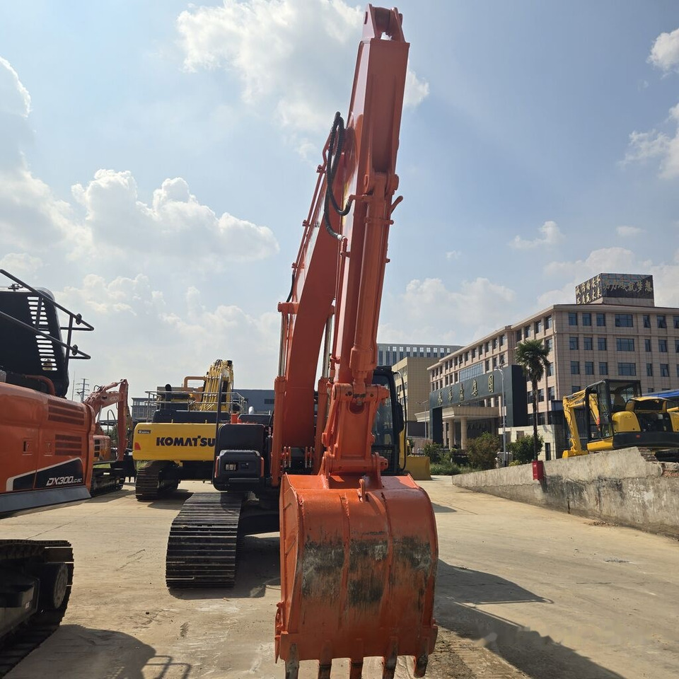 Hitachi ZX210 - Гусеничный экскаватор: фото 1 Hitachi ZX210 - Гусеничный экскаватор: фото 1