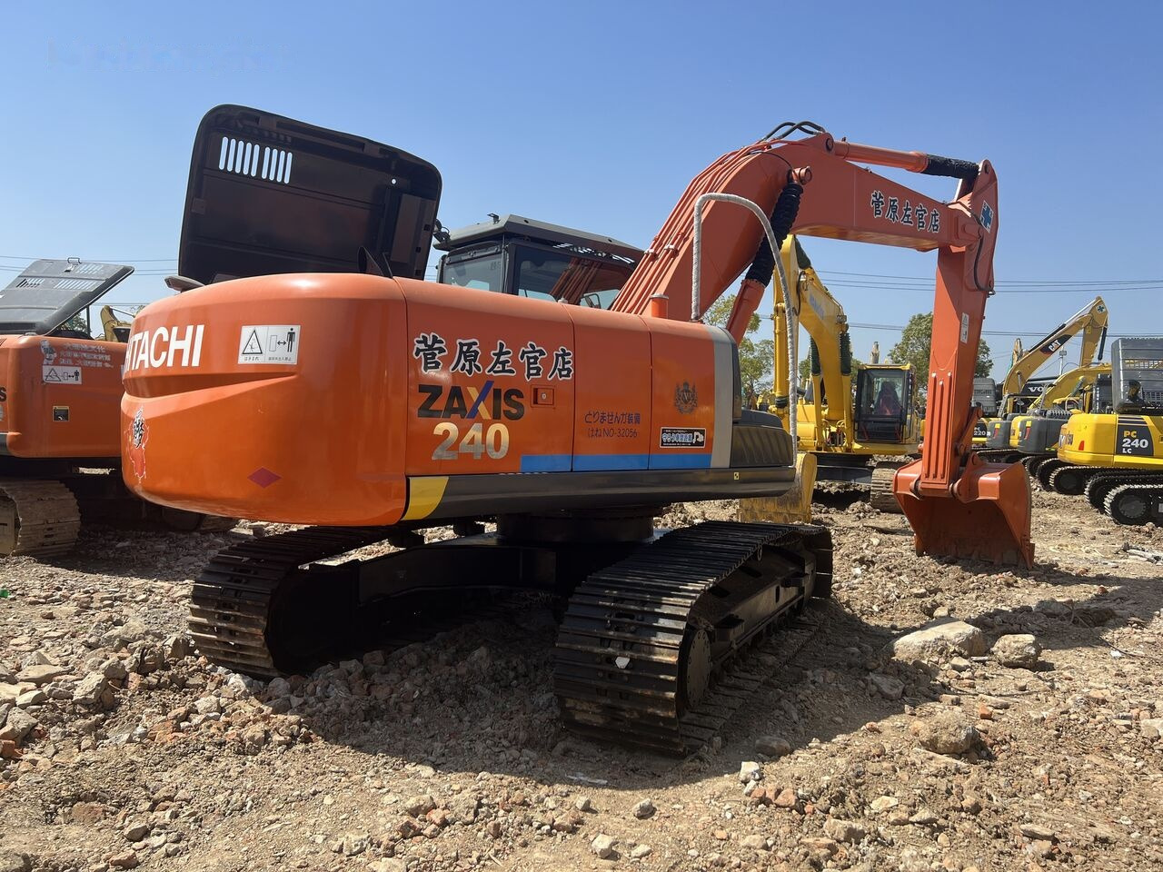 Hitachi ZX240 - Гусеничный экскаватор: фото 1 Hitachi ZX240 - Гусеничный экскаватор: фото 1