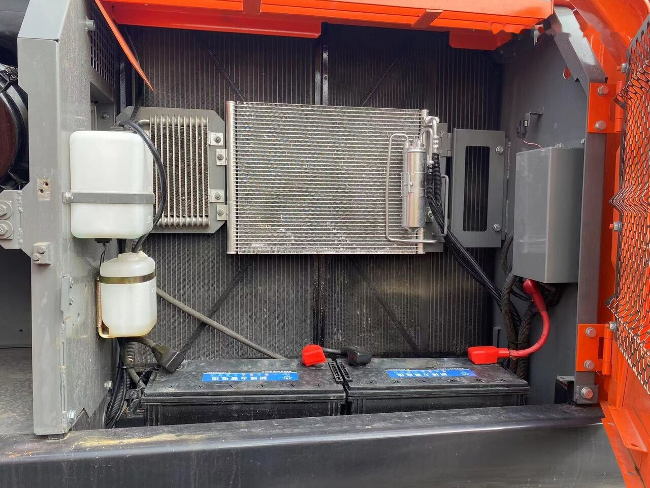 Hitachi ZX240H - Гусеничный экскаватор: фото 3 Hitachi ZX240H - Гусеничный экскаватор: фото 3