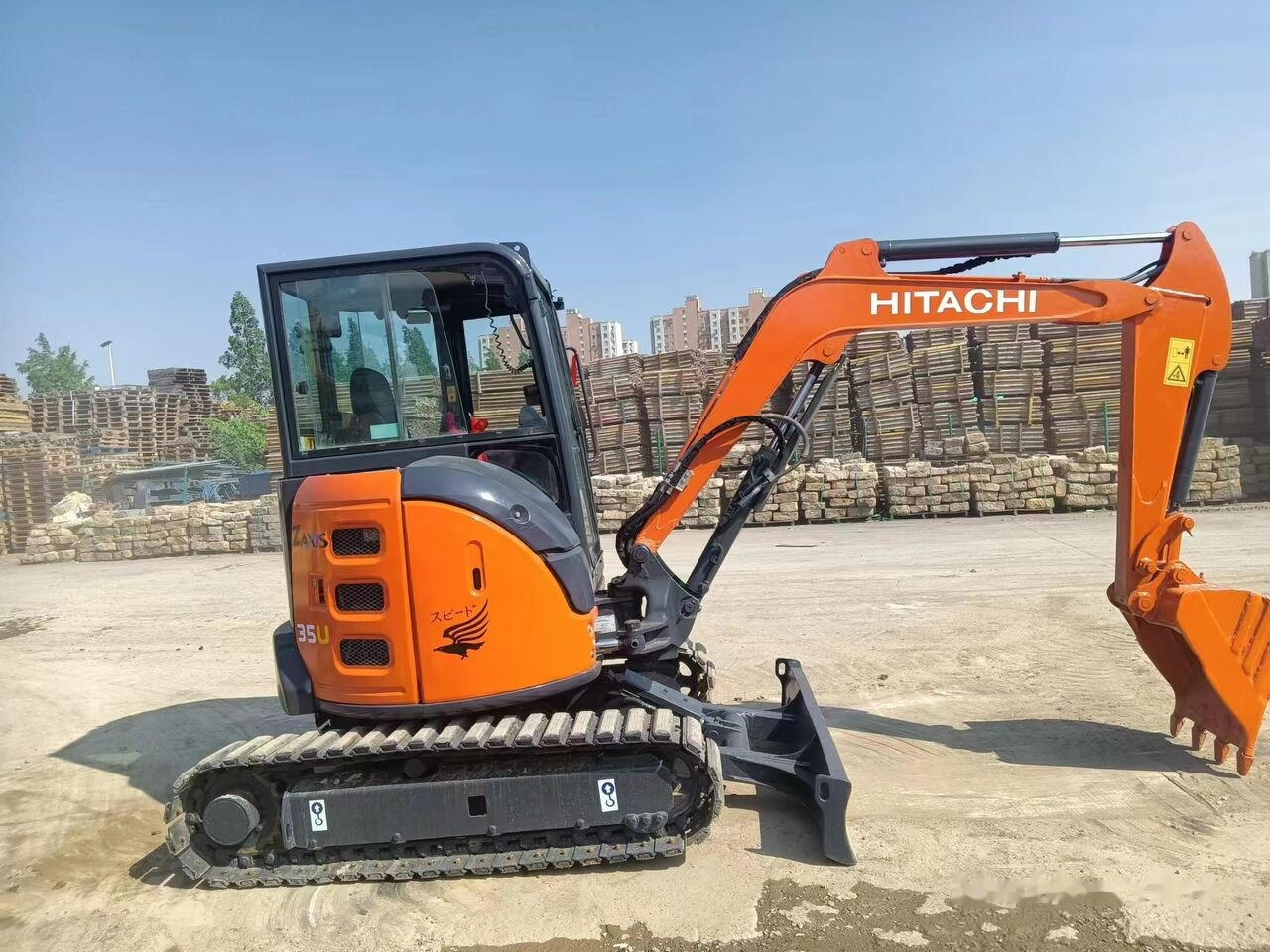 Hitachi ZX35U-5A - Мини-экскаватор: фото 1 Hitachi ZX35U-5A - Мини-экскаватор: фото 1