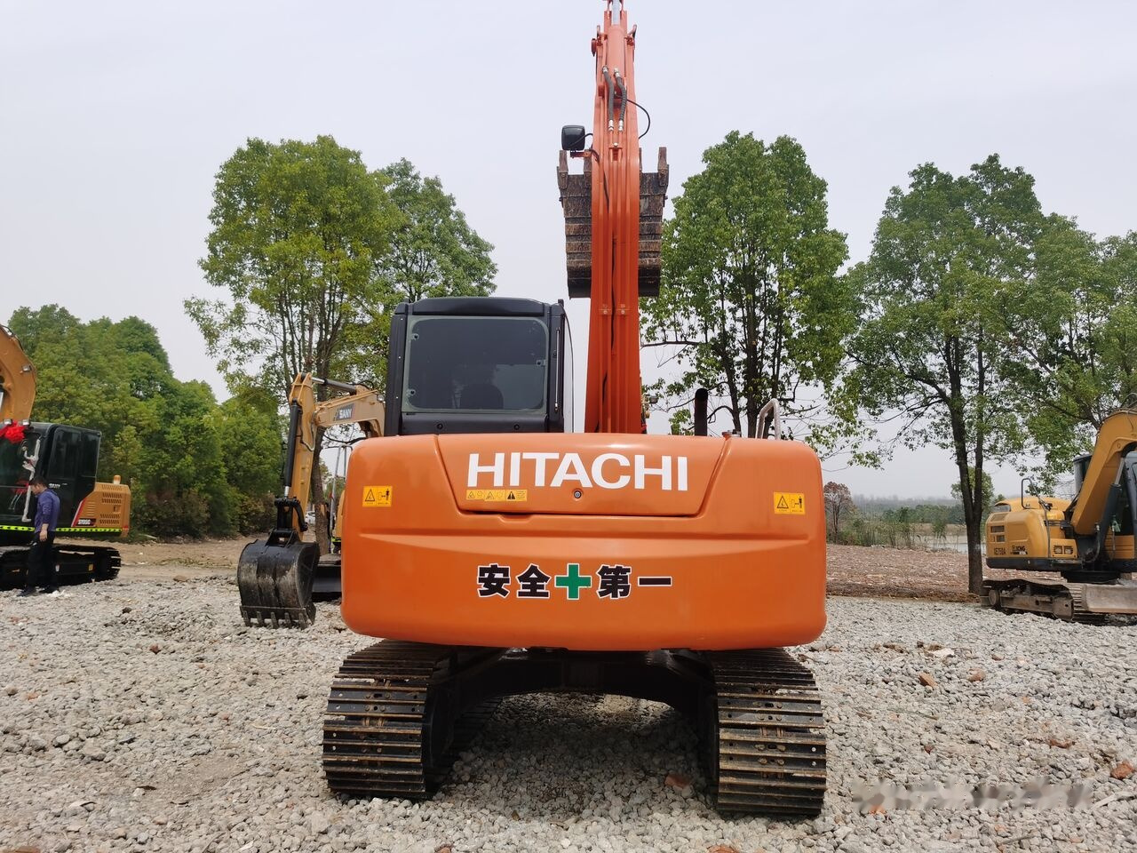 Hitachi ZX70-5A - Гусеничный экскаватор: фото 1 Hitachi ZX70-5A - Гусеничный экскаватор: фото 1