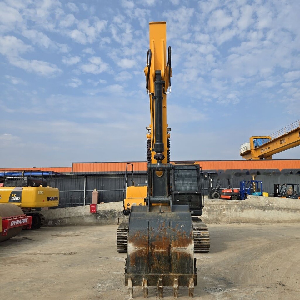 Hyundai R220 - Гусеничный экскаватор: фото 1 Hyundai R220 - Гусеничный экскаватор: фото 1