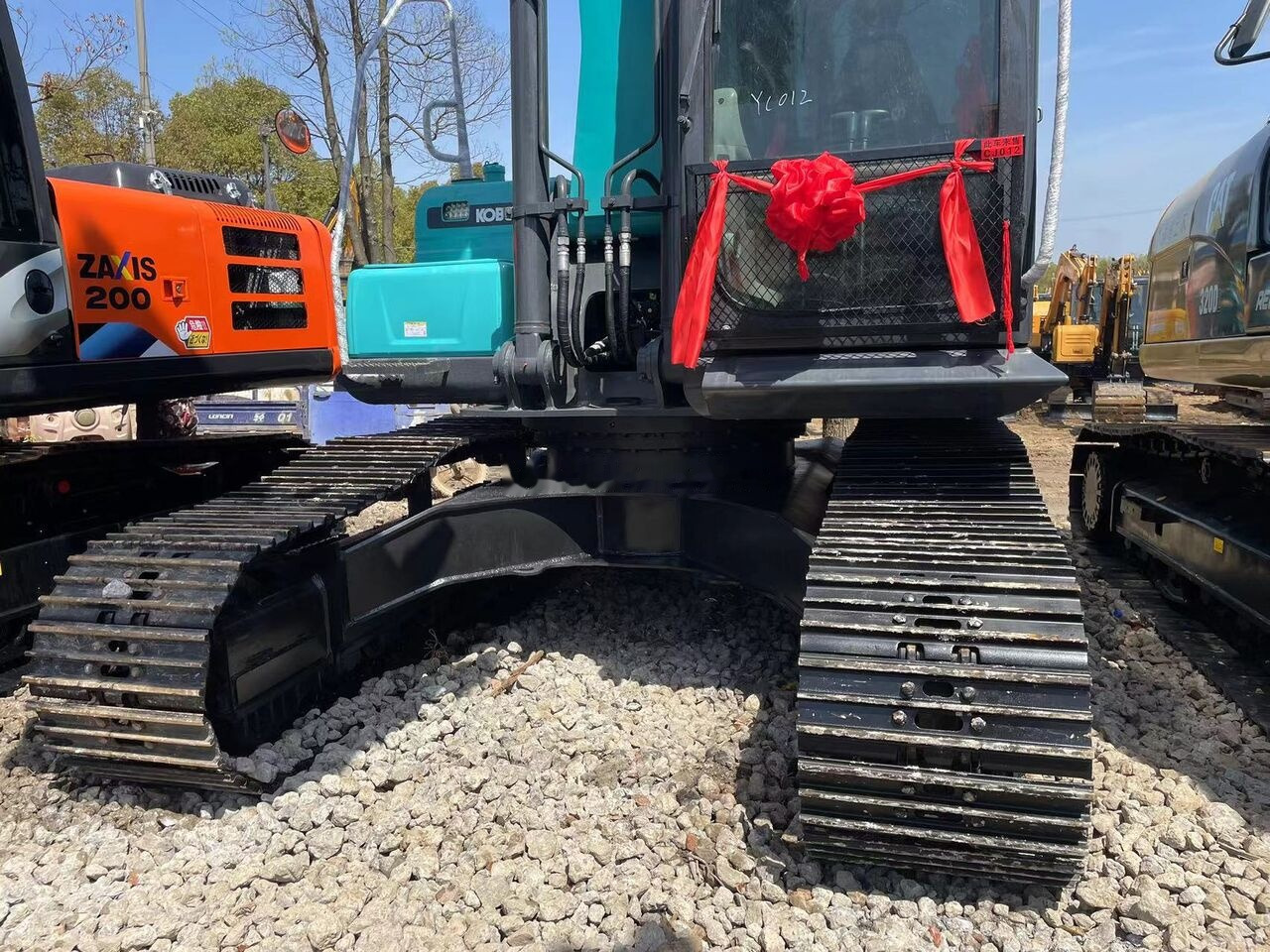 Kobelco SK200 - Гусеничный экскаватор: фото 1 Kobelco SK200 - Гусеничный экскаватор: фото 1
