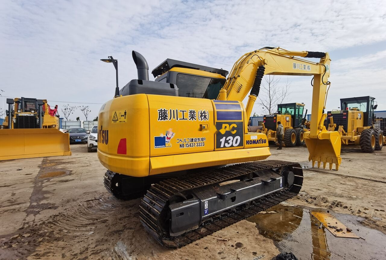 Komatsu PC130 - Гусеничный экскаватор: фото 1 Komatsu PC130 - Гусеничный экскаватор: фото 1