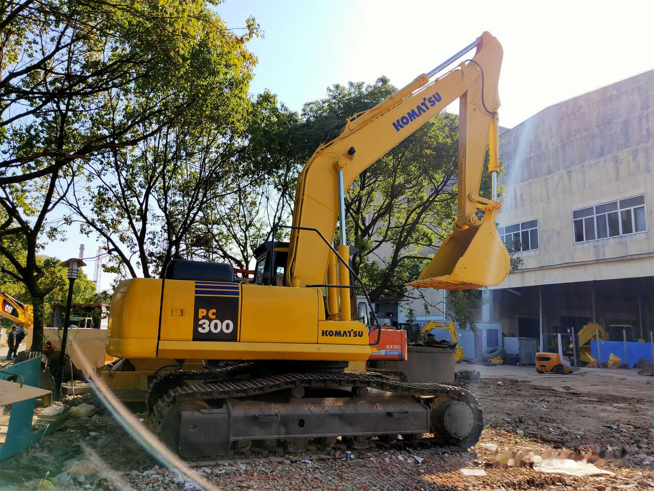Komatsu PC300-7 - Гусеничный экскаватор: фото 1 Komatsu PC300-7 - Гусеничный экскаватор: фото 1