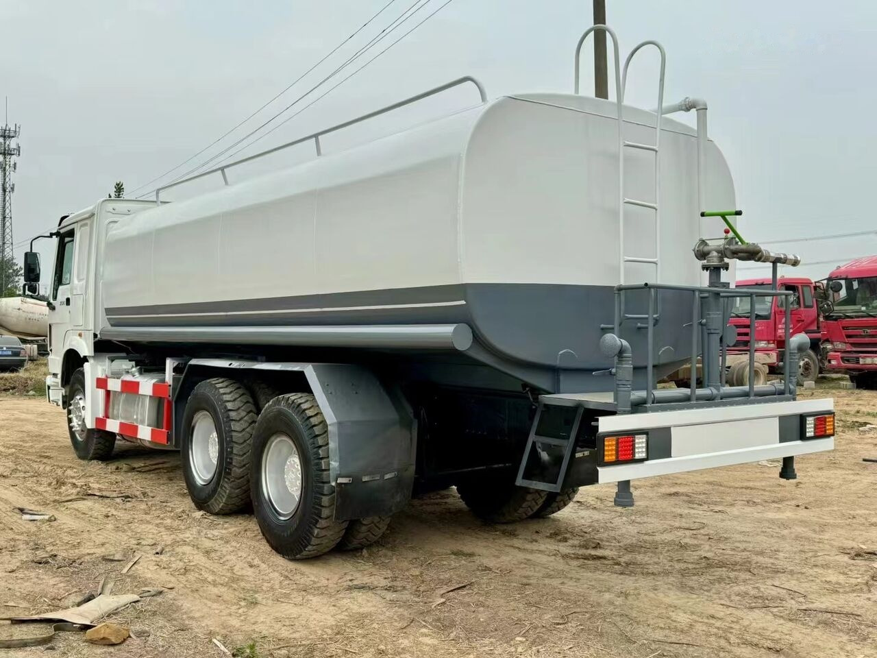 Sinotruk Howo 6*4 20cm³ - Коммунальная/ Специальная техника: фото 3 Sinotruk Howo 6*4 20cm³ - Коммунальная/ Специальная техника: фото 3