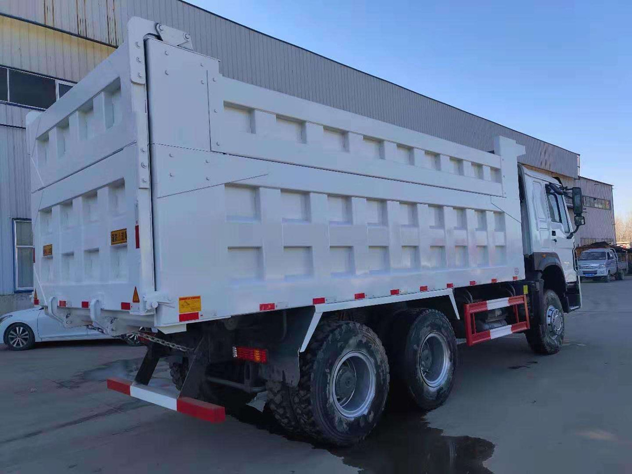 Самосвал SINOTRUK HOWO: фото 1