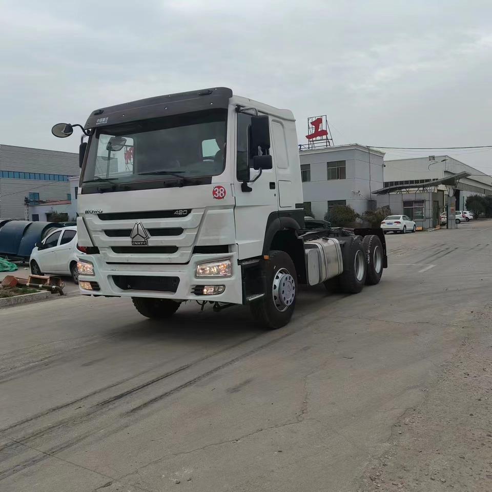 SINOTRUK HOWO trailer head - Тягач: фото 2 SINOTRUK HOWO trailer head - Тягач: фото 2