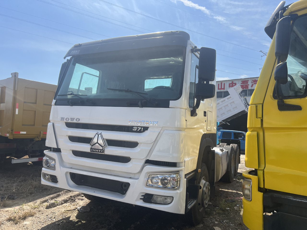 SINOTRUK HOWO trailer head - Тягач: фото 3 SINOTRUK HOWO trailer head - Тягач: фото 3