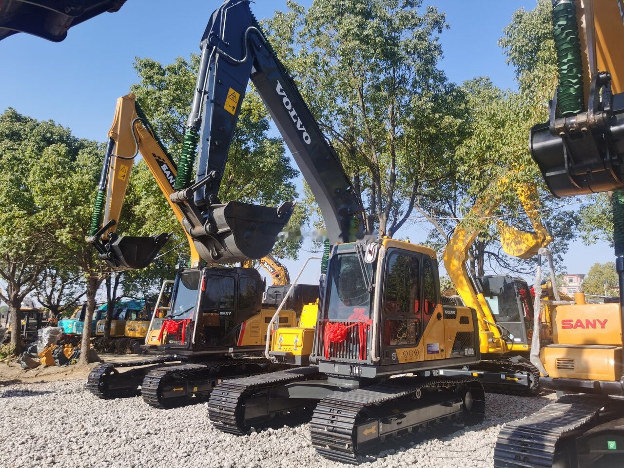 Volvo EC140DL - Гусеничный экскаватор: фото 2 Volvo EC140DL - Гусеничный экскаватор: фото 2