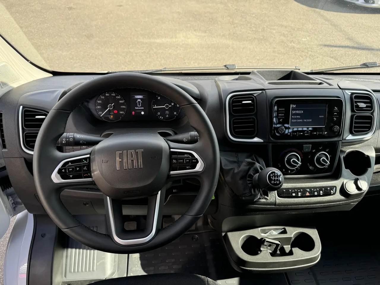 Fiat Ducato XL 3.5 MAXI 180CH S&S - Малотоннажный бортовой грузовик: фото 4 Fiat Ducato XL 3.5 MAXI 180CH S&S - Малотоннажный бортовой грузовик: фото 4