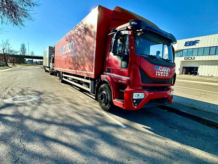 Iveco Eurocargo 160e25 - Грузовик с закрытым кузовом: фото 1 Iveco Eurocargo 160e25 - Грузовик с закрытым кузовом: фото 1