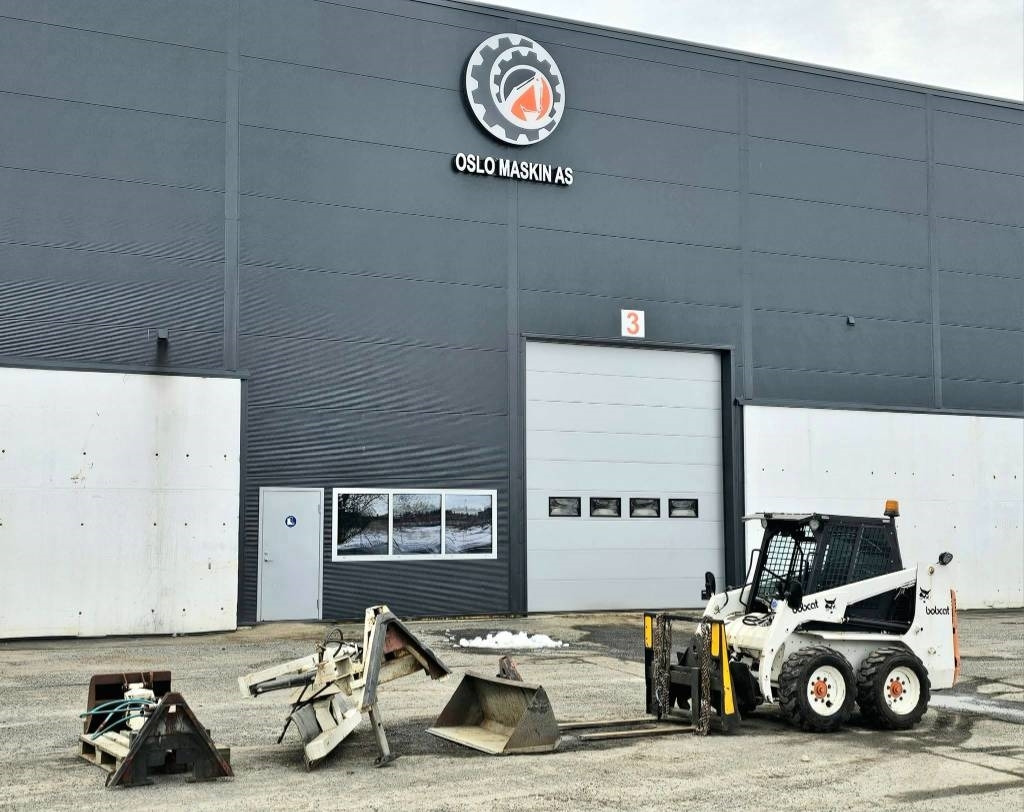 Bobcat 753 - Мини-погрузчик с бортовым поворотом: фото 1 Bobcat 753 - Мини-погрузчик с бортовым поворотом: фото 1
