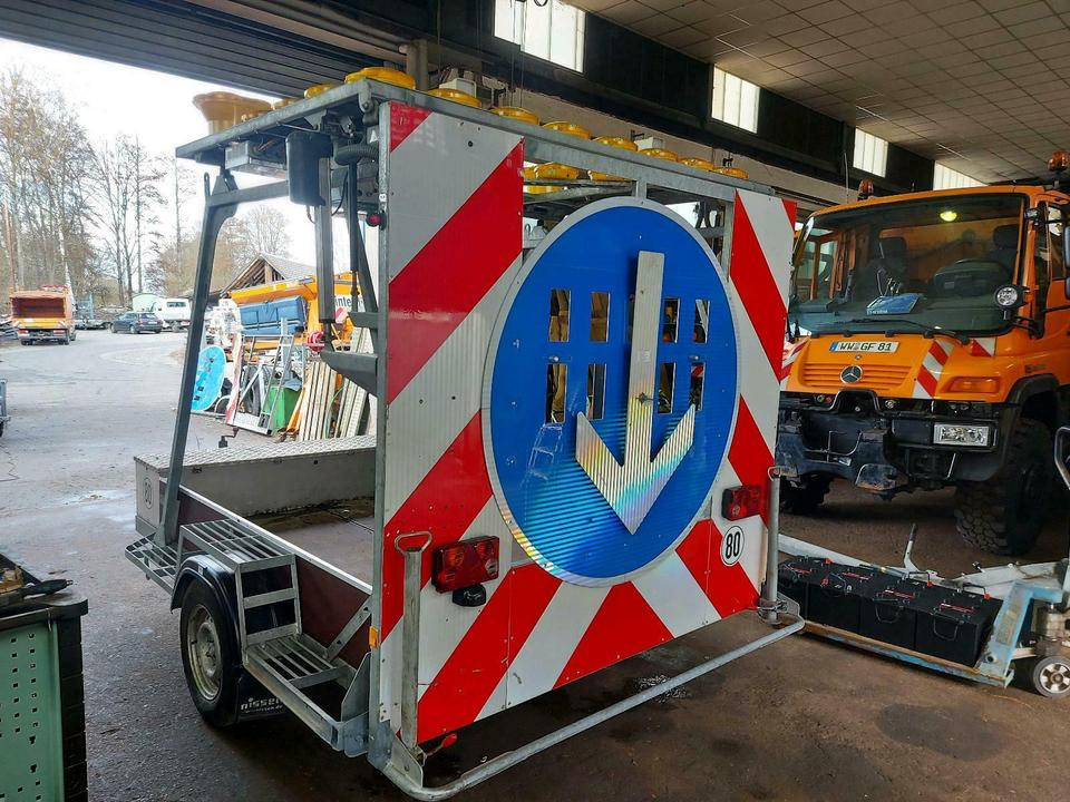 Nissen AMD A31 LED Absperrtafel 2018 Verkehrsleittafel Vz 616 GPS - Прицеп: фото 1 Nissen AMD A31 LED Absperrtafel 2018 Verkehrsleittafel Vz 616 GPS - Прицеп: фото 1