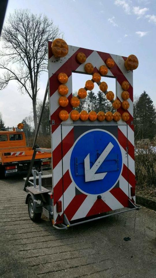 Nissen Absperrtafel Verkehrssicherungsanhänger vz 616 615 u.... - Прицеп: фото 1 Nissen Absperrtafel Verkehrssicherungsanhänger vz 616 615 u.... - Прицеп: фото 1