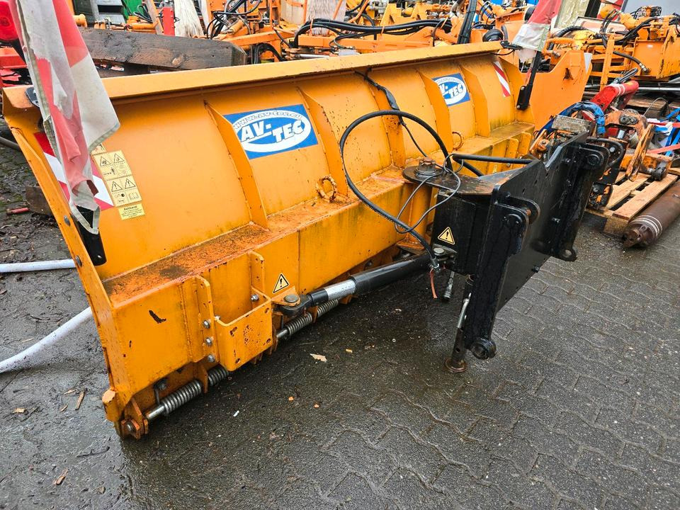 Schneepflug für Schaeff U. Yanmar Radlader Schneeschild Schneeschieber Schmidt Winterdienst - Отвал для снега: фото 1 Schneepflug für Schaeff U. Yanmar Radlader Schneeschild Schneeschieber Schmidt Winterdienst - Отвал для снега: фото 1