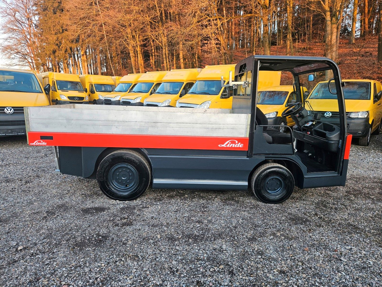 Linde Plattformwagen Pritsche Schlepper Tractive - Складской тягач: фото 1 Linde Plattformwagen Pritsche Schlepper Tractive - Складской тягач: фото 1