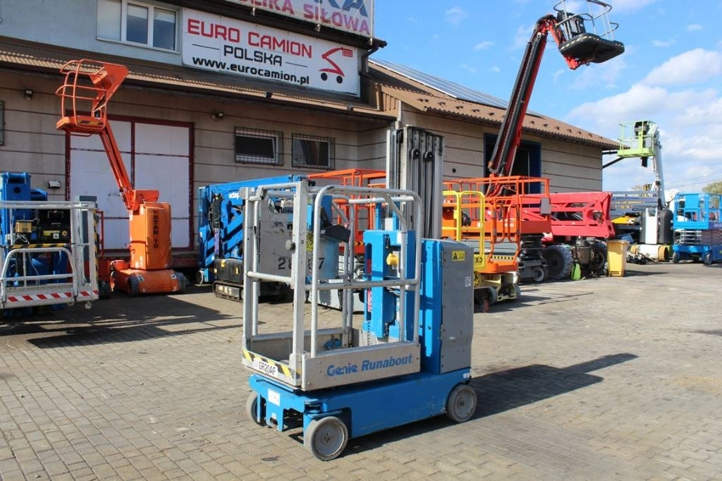 Genie GR 20 - 8 m electric vertical mast work lift / JLG - Вертикальный мачтовый подъемник: фото 1 Genie GR 20 - 8 m electric vertical mast work lift / JLG - Вертикальный мачтовый подъемник: фото 1
