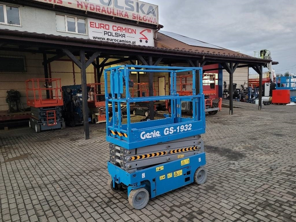 Genie GS 1932 - 8 m electric scissor lift haulotte jlg - Ножничный подъемник: фото 1 Genie GS 1932 - 8 m electric scissor lift haulotte jlg - Ножничный подъемник: фото 1