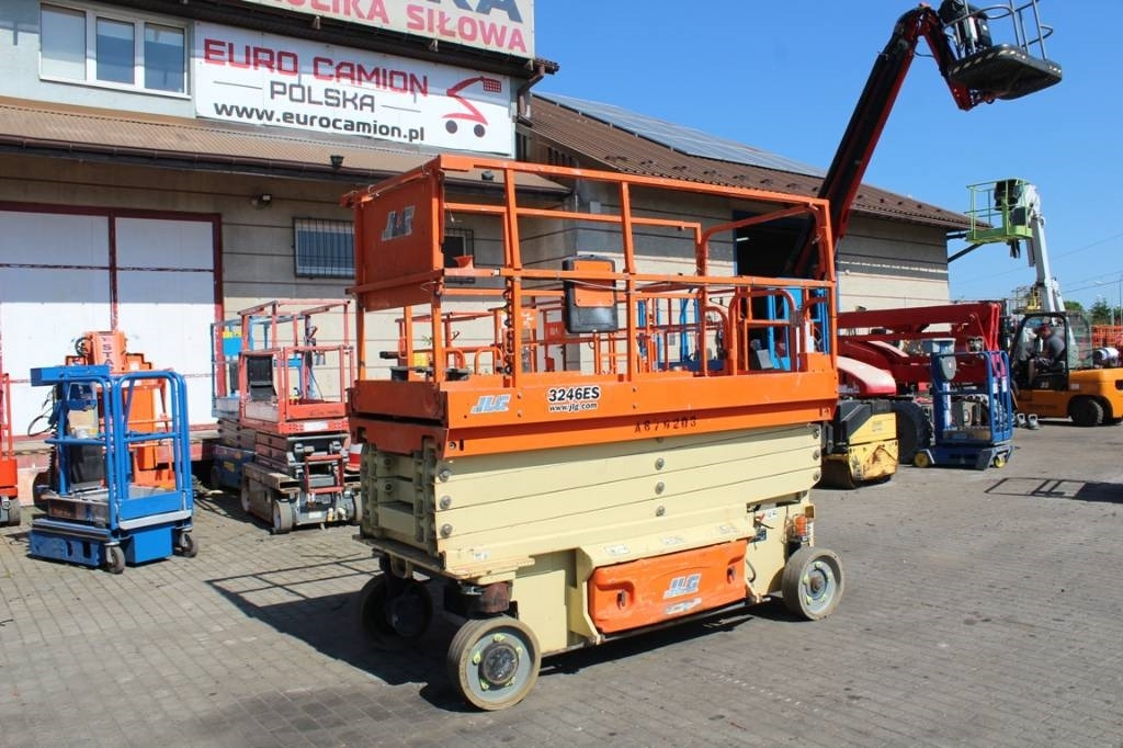 JLG 3246 ES - 12 m scissor lift genie haulotte compact - Ножничный подъемник: фото 1 JLG 3246 ES - 12 m scissor lift genie haulotte compact - Ножничный подъемник: фото 1