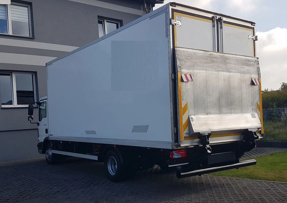 MAN 12.190 TGL WINDA CHŁODNIA 15EP 6,20x2,45x2,39 AGREGAT DMC 11990 KG - Рефрижератор: фото 3 MAN 12.190 TGL WINDA CHŁODNIA 15EP 6,20x2,45x2,39 AGREGAT DMC 11990 KG - Рефрижератор: фото 3