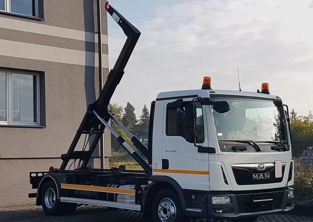 MAN TGL 12.220 HAKOWIEC 4x2 KLIMA - Крюковой мультилифт: фото 1 MAN TGL 12.220 HAKOWIEC 4x2 KLIMA - Крюковой мультилифт: фото 1