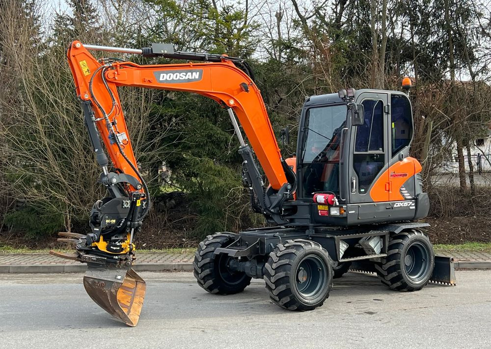 Doosan DOOSAN DX57W *ROTOTILT* 2200 Motogodzin JAK NOWA KOPARKA KOŁOWA STAN PERFEKCYJNY SPROWADZONA - Колёсный экскаватор: фото 1