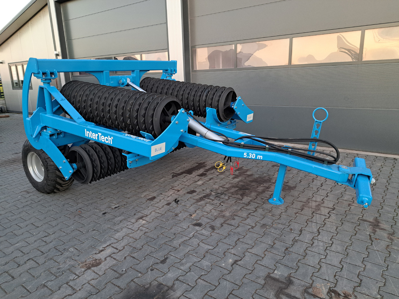 INTER-TECH 5.3m - Полевой каток: фото 1 INTER-TECH 5.3m - Полевой каток: фото 1