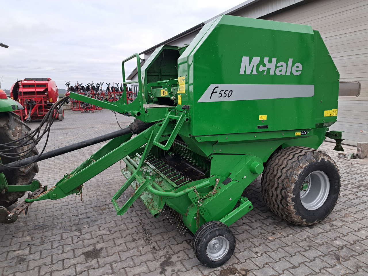 McHALE f 550 - Пресс-подборщик рулонный: фото 1