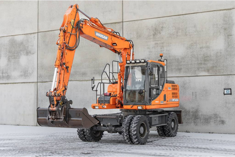Doosan DX 140 W-3 - Колёсный экскаватор: фото 1