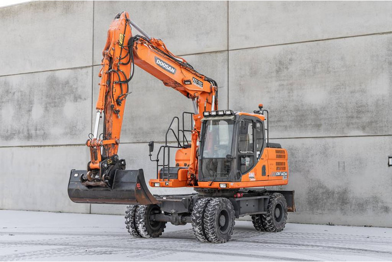 Doosan DX 140 W-3 - Колёсный экскаватор: фото 1