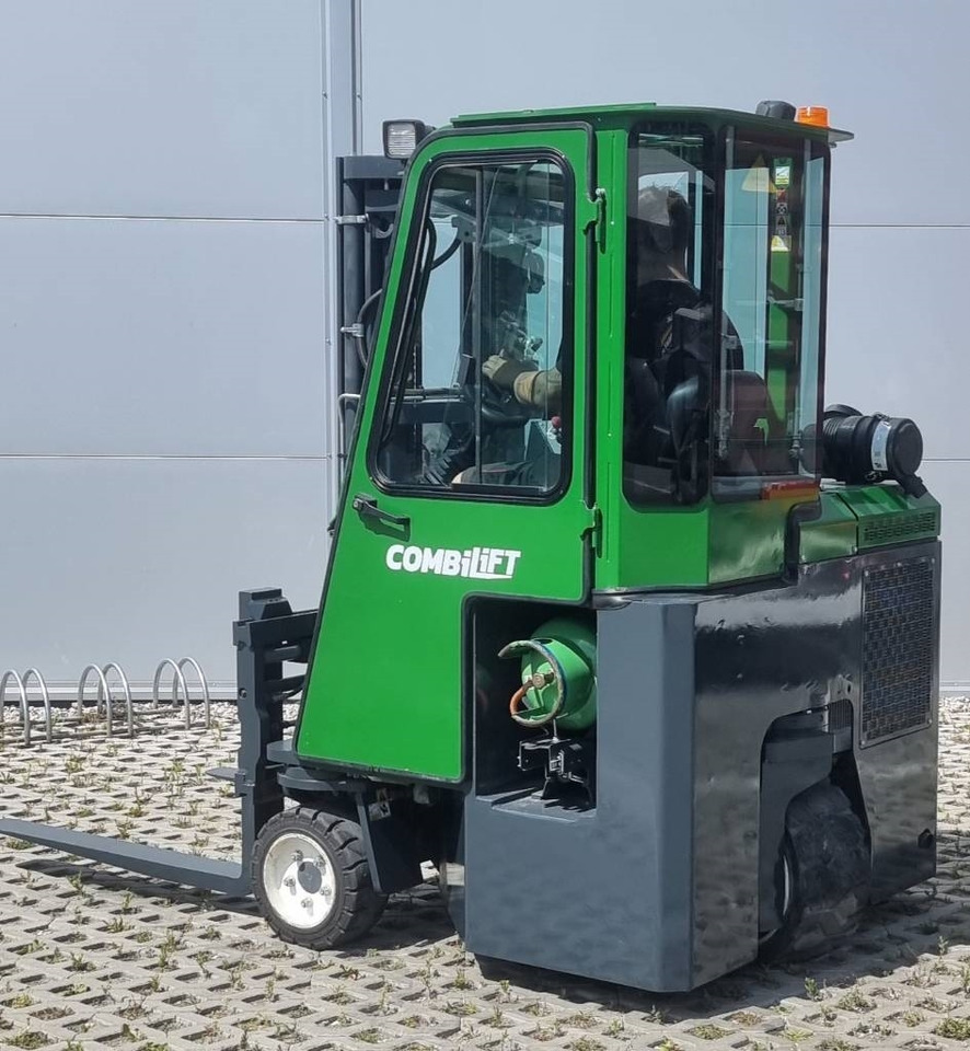 Combilift CB 2500 LPG - Четырехсторонний погрузчик: фото 1 Combilift CB 2500 LPG - Четырехсторонний погрузчик: фото 1