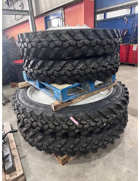 Alliance 270/95R54 + 270/95 R38 VF banden 2.25m en 1.50m - Шина для Сельскохозяйственной техники: фото 1 Alliance 270/95R54 + 270/95 R38 VF banden 2.25m en 1.50m - Шина для Сельскохозяйственной техники: фото 1