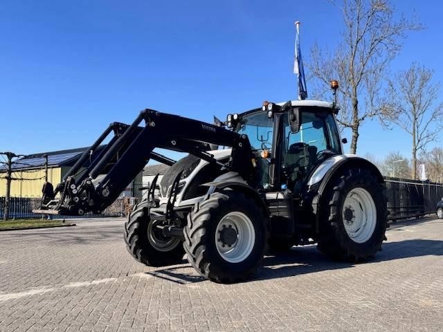 Valtra N104 Hitech5 met voorlader 4700 uur! - Трактор: фото 3 Valtra N104 Hitech5 met voorlader 4700 uur! - Трактор: фото 3