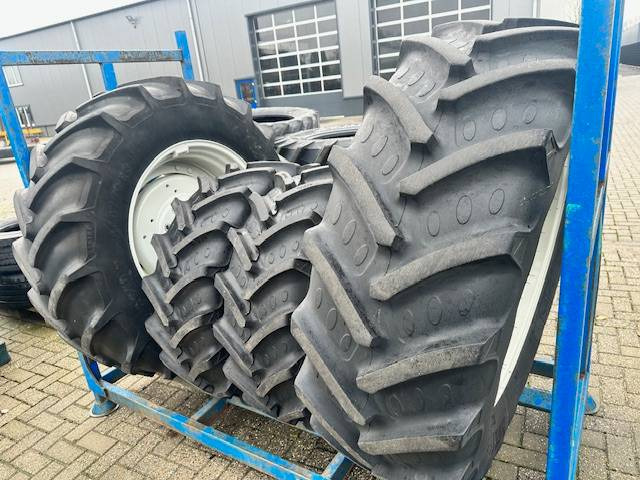 Valtra Valmet 480/70 R34 + 380/70 R24 wielen - Колесо для Сельскохозяйственной техники: фото 1 Valtra Valmet 480/70 R34 + 380/70 R24 wielen - Колесо для Сельскохозяйственной техники: фото 1
