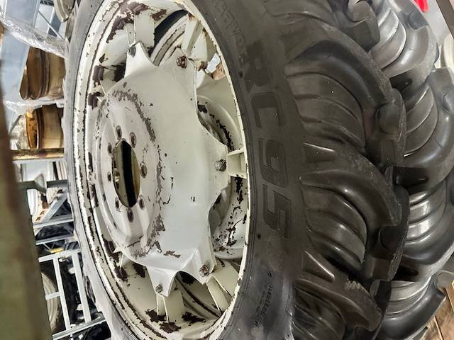 Шина для Сельскохозяйственной техники taurus 270/95R44 op velg: фото 1 Шина для Сельскохозяйственной техники taurus 270/95R44 op velg: фото 1