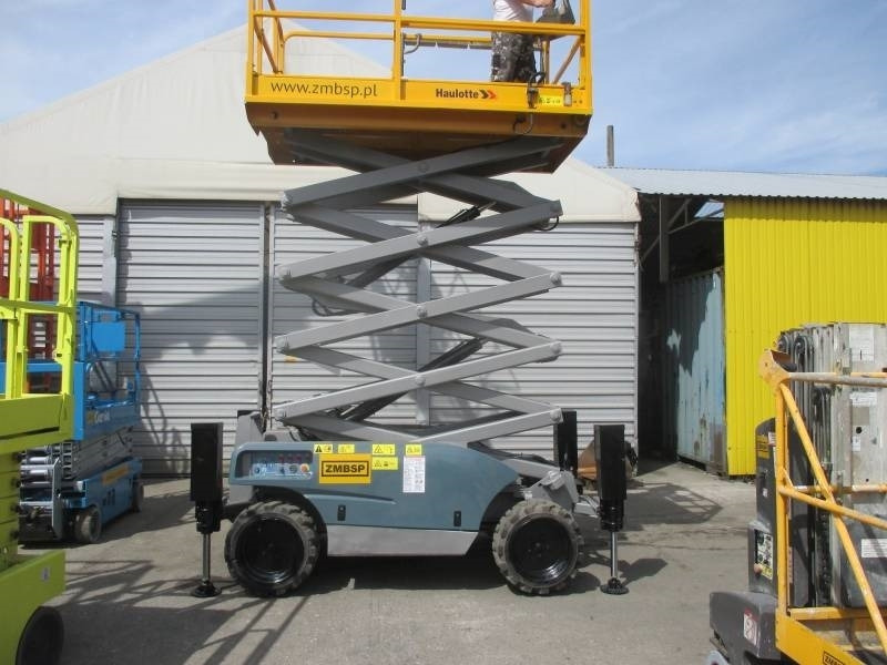 Haulotte Compact 12 DX - Ножничный подъемник: фото 1 Haulotte Compact 12 DX - Ножничный подъемник: фото 1