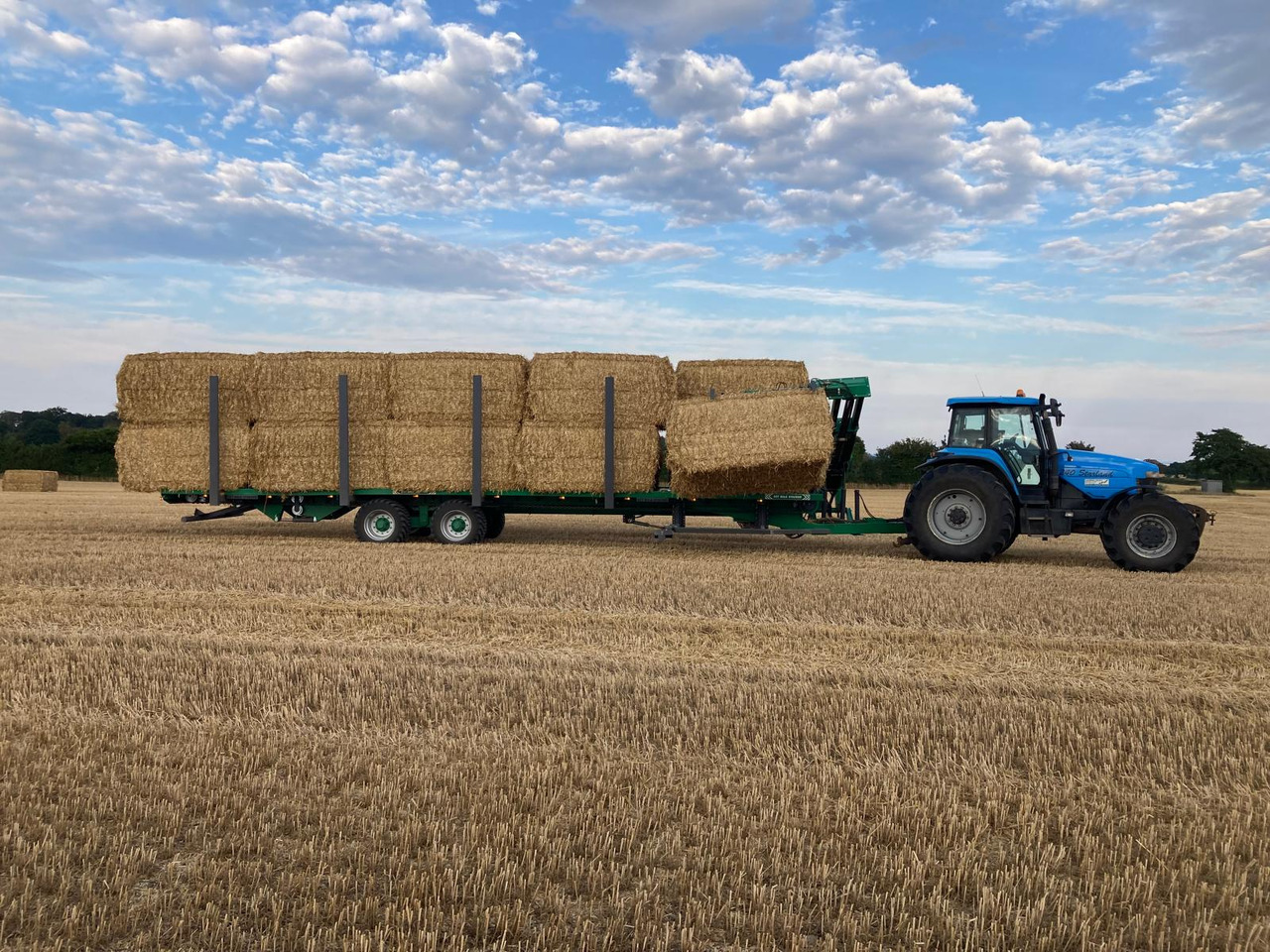 GST BALE STACKER - Самозагружающийся прицеп: фото 1 GST BALE STACKER - Самозагружающийся прицеп: фото 1