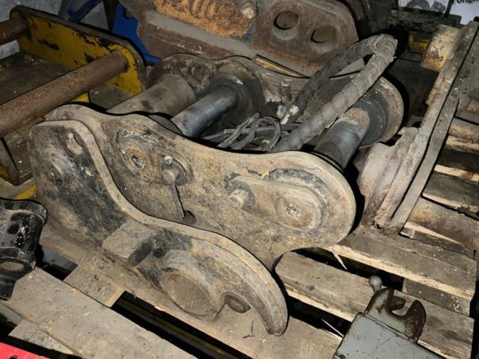 Attache rapide hydraulique Blanchard - Сцепное устройство: фото 1 Attache rapide hydraulique Blanchard - Сцепное устройство: фото 1