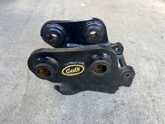 Attache rapide pour minipelle de 0.8 à 2T5 - Сцепное устройство: фото 1 Attache rapide pour minipelle de 0.8 à 2T5 - Сцепное устройство: фото 1