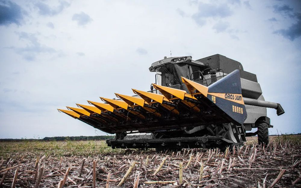 Oros SUN 876 8 rzędowy, Nowe Przystawki do zbioru słonecznika, - Жатка для подсолнечника: фото 1 Oros SUN 876 8 rzędowy, Nowe Przystawki do zbioru słonecznika, - Жатка для подсолнечника: фото 1