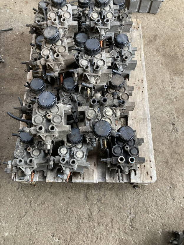 Wabco Wabco Achsmodulator Mercedes Citaro 4801030110 Modulator Actros EBS 480103 - Запчасти для Автобусов: фото 1 Wabco Wabco Achsmodulator Mercedes Citaro 4801030110 Modulator Actros EBS 480103 - Запчасти для Автобусов: фото 1