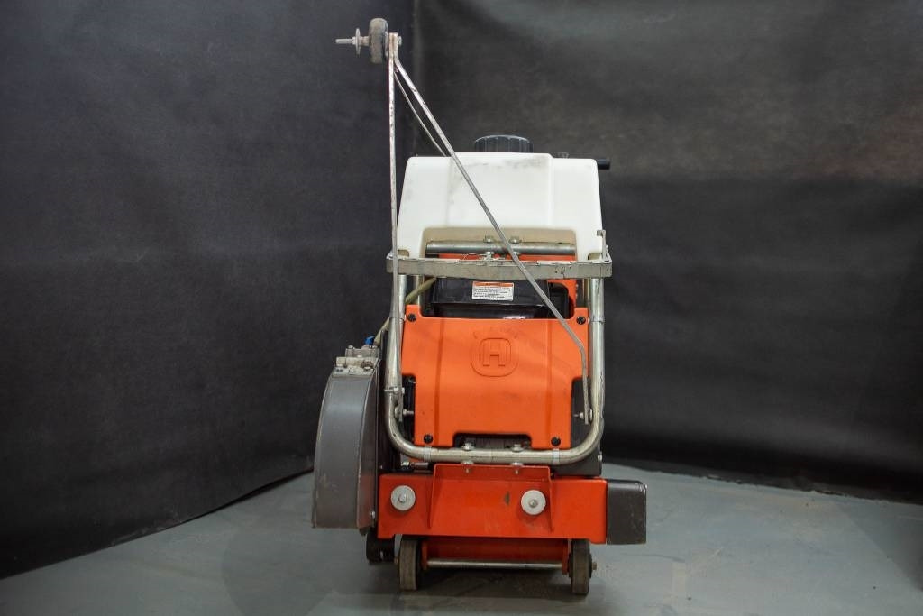 Husqvarna FS413 - Асфальтоукладочная техника: фото 1 Husqvarna FS413 - Асфальтоукладочная техника: фото 1