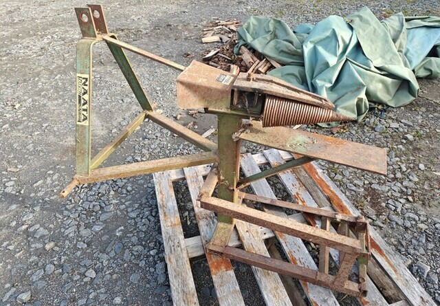 Halkaisukaira Näätä traktoriin - Лесозаготовительная техника: фото 1 Halkaisukaira Näätä traktoriin - Лесозаготовительная техника: фото 1